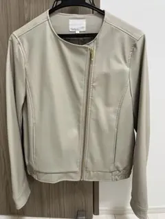 ベージュ ジッパー付きジャケット
