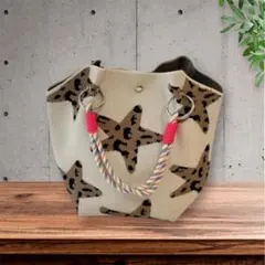 新品未使用　ニットハンドバッグ　レオパード×スター　アイボリー