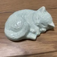 ねこ　陶器　置物　眠り猫