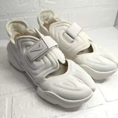 ナイキ エアリフト 白 23.5cm 足袋スニーカー 人気