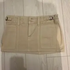 Brandy Melville ベージュ ミニスカートのサムネイル