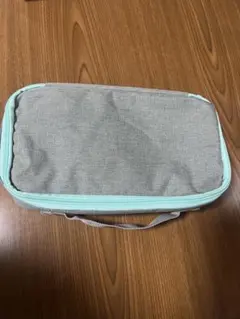 収納ポーチ　中サイズ　持ち運び可能　トラベルポーチ　深さあり