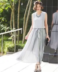 プリーツロングワンピース