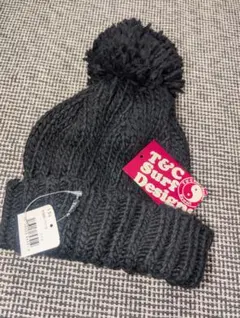 T＆C 黒いポンポン付きニット帽
