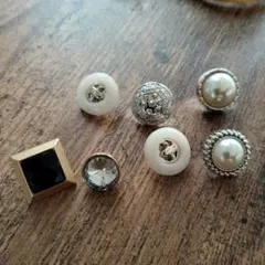 多様なデザインのボタンセット　7個