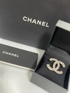 正真正銘本物 CHANEL ダブルCロゴブローチ クリスタル - メルカリ