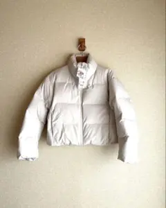 ユニクロ　シームレスダウンショートジャケット　Sサイズ　白　レディースアウター