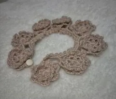 かぎ針編み モチーフ スタイ ベージュ　付け襟　ハンドメイド　手編み　フラワー