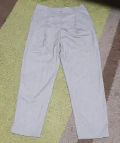 ビームス B:MING by BEAMS ライトグレーのストライプパンツ