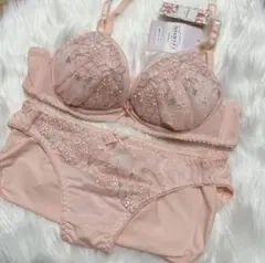 tutuannaピンク刺繍ブラジャーショーツセットB75M新品未使用品