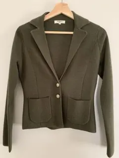 ナチュラルビューティーベーシックのニットジャケット