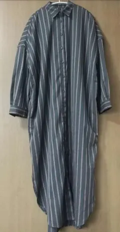 アンティカ　ロングシャツワンピース グレーと赤のストライプ