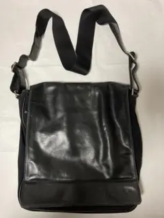 セール　TUMI 希少品　皮製　メンセンジャーバックのサムネイル
