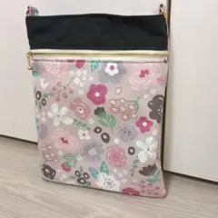 ハンドメイド　大きめ　花柄サコッシュ・スマホショルダー