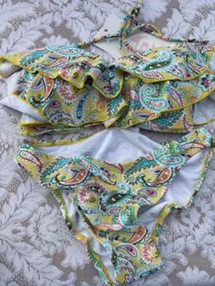 新品ペイズリー柄フリルセパレート水着♫