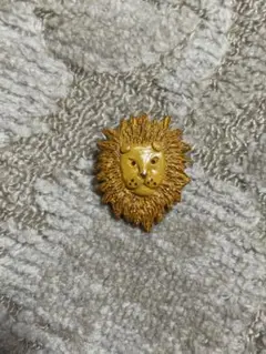陶土ブローチ　ライオン