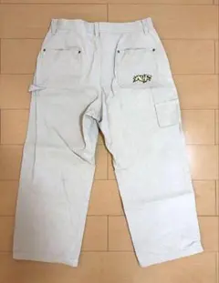 HUFライトグレー カーゴパンツ 刺繍ロゴ付き