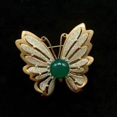 554遺品整理品　ブローチ　ヒスイ？　翡翠？　ゴールド？　金？　メッキ？　蝶々