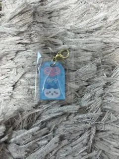 ちいかわもぐもぐ本舗　トレーディングミニお守りアクリルチャーム　ハチワレ