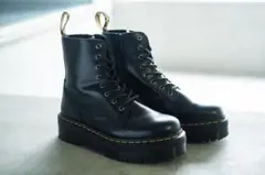 ◇ Dr. Martens JADON 8ホール