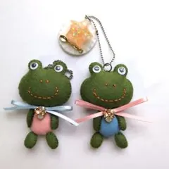 ハンドメイド　フエルトマスコット　かえるちゃんペア⑨ゼリー大好き