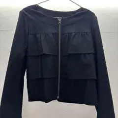 フリル付きブラックノーカラージャケット 9AR