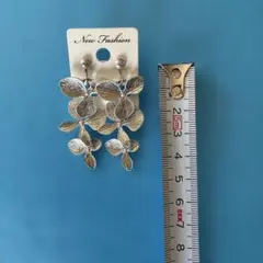 シルバー フラワー 3連イヤリング 大ぶり 花モチーフ 華やか