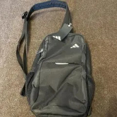 adidas ブラック スリングバッグ 5L