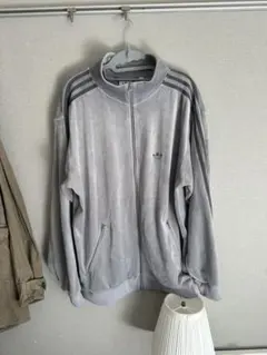 adidas ベロア トラックジャケット グレー