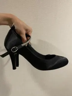 ストラップ付きブラックハイヒール　sサイズ