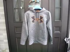 Under Armour グレー フード付きパーカー