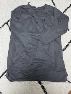 グレー ボタン付き 長袖カットソー