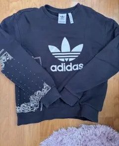 adidas バンダナ柄 ブラック スウェット