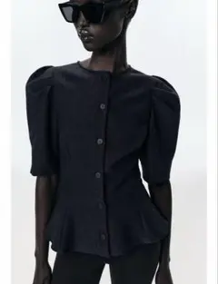 ZARA ＊ パフスリーブぺプラムトップスのサムネイル