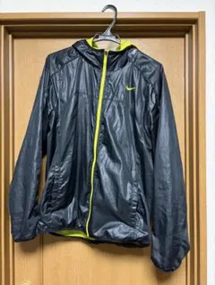 NIKE スポーツジャケット　ウィンドブレーカー　ランニングウェア