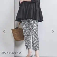 シャイニー エンブロイダリー フラワー スリムパンツ　40のサムネイル