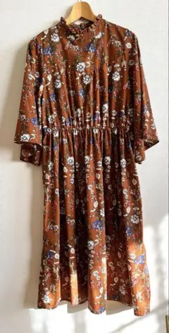 Gleeful フラワープリントワンピース　ハイネック　フレアスリーブ　茶　LL