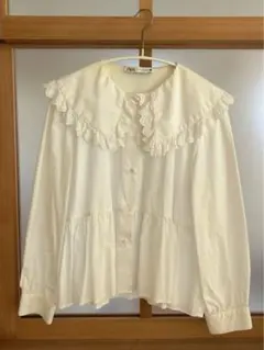 ZARA ホワイト フリルカラーブラウス　Mサイズ長袖シャツ レース襟