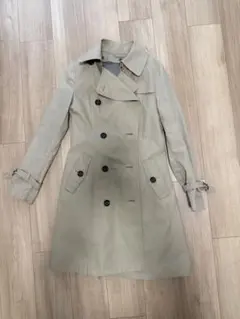 ベージュ ダブルブレスト トレンチコート