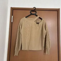 【訳あり】CECIL McBEEベージュ オフショルダー ニット M