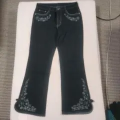 ダークデニム フレアパンツ 花柄刺繍