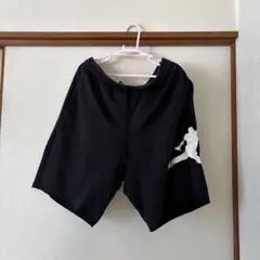 黒のジャンプマンロゴショートパンツ