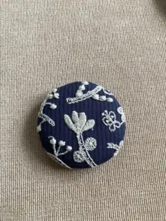 ミナペルホネンハンドメイド刺繍花柄ブローチ