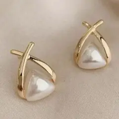 ゴールド クロス パール ピアス 三角 モチーフ