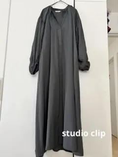 美品【studio CLIPロングワンピースバンドカラー体型カバー