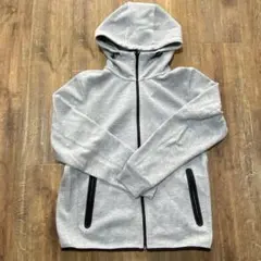 灰色パーカー パーカー