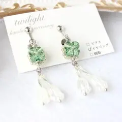 ハンドメイド　ビーズイヤリング　ピアス　花　華奢　深緑　【即購入OK】