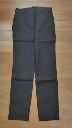 黒スラックス