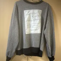 長袖グレーとブラックストライプトップス