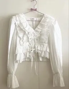 完売品　SNIDELスナイデル　クロップドフリルブラウス